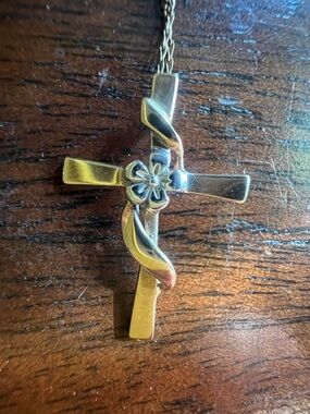 10K Gold Cross Necklace (Peru)